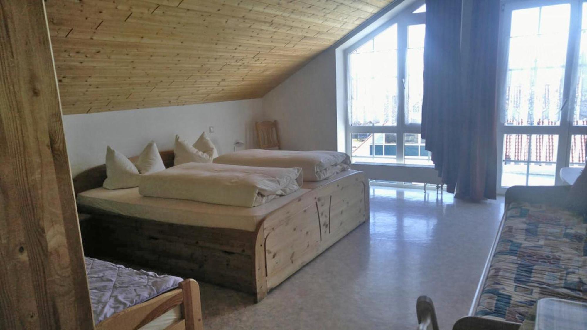 Apartment Gaestehaus Am Rathaus, Mehrbettzimmer 1 Hohenpeissenberg