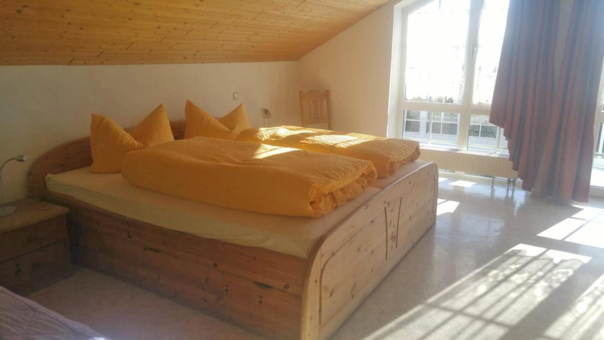 Gaestehaus Am Rathaus, Mehrbettzimmer 1 Apartment